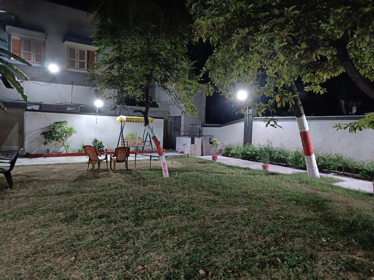 Chitrakut Bungalows ทวารกา ภายนอก รูปภาพ