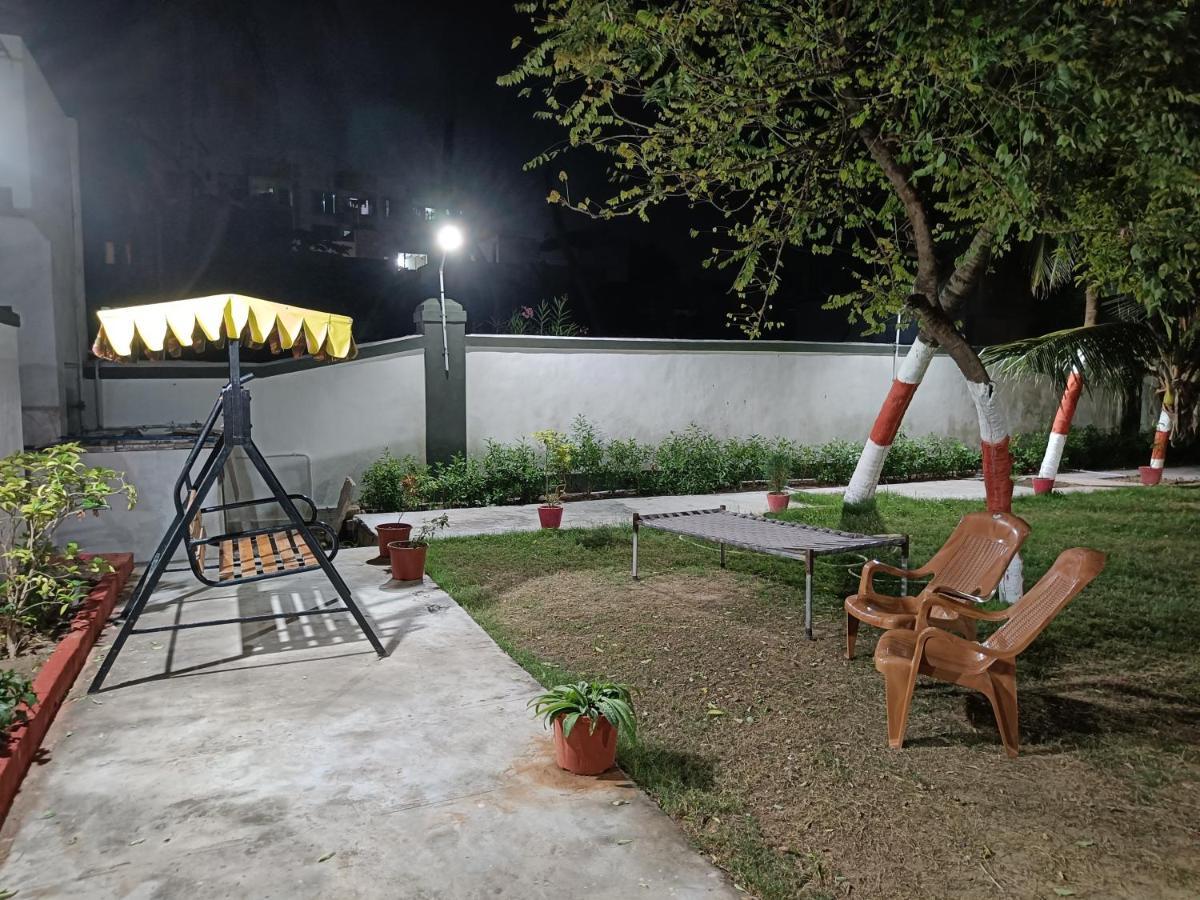 Chitrakut Bungalows ทวารกา ภายนอก รูปภาพ