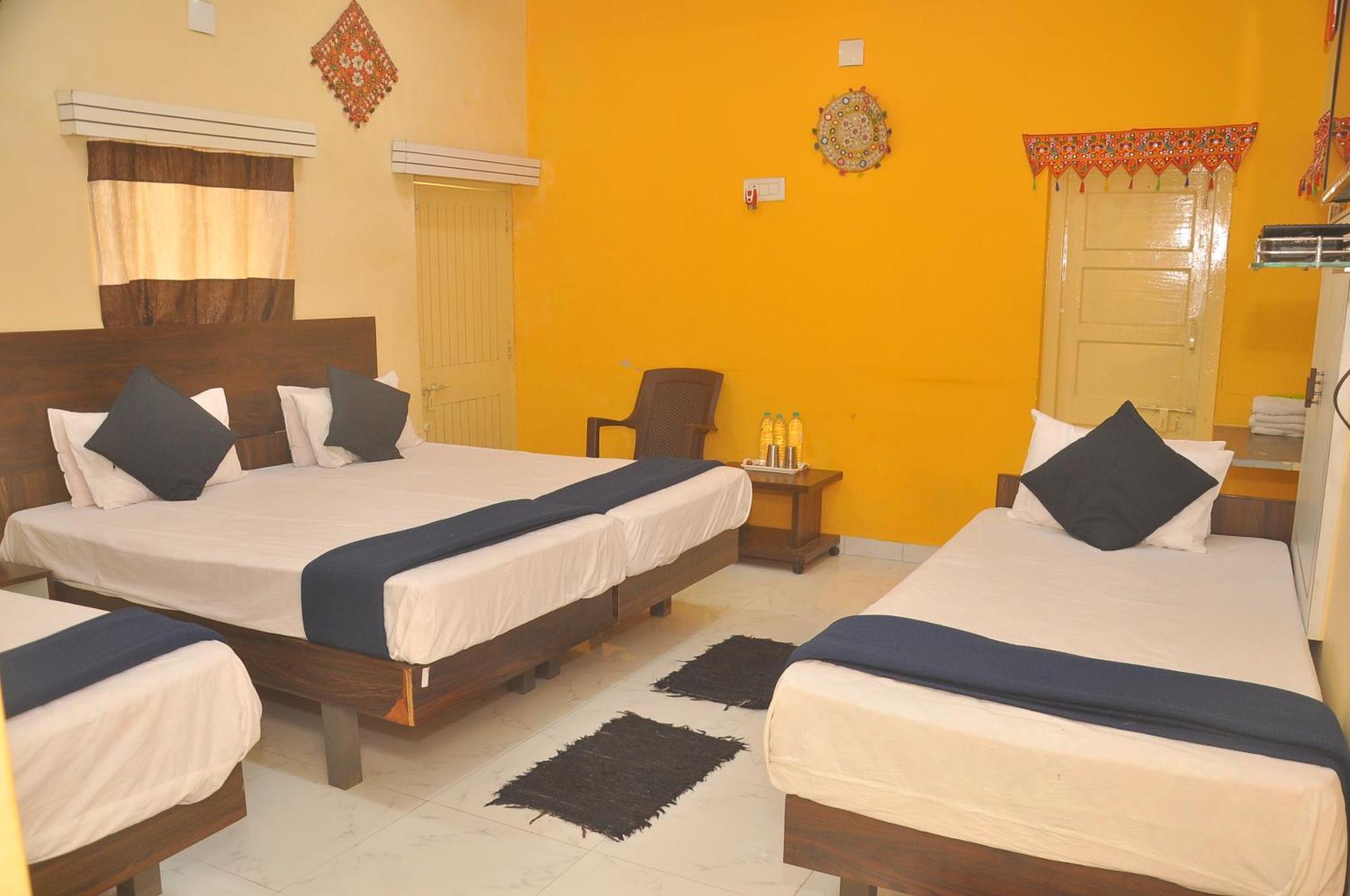 Chitrakut Bungalows ทวารกา ภายนอก รูปภาพ